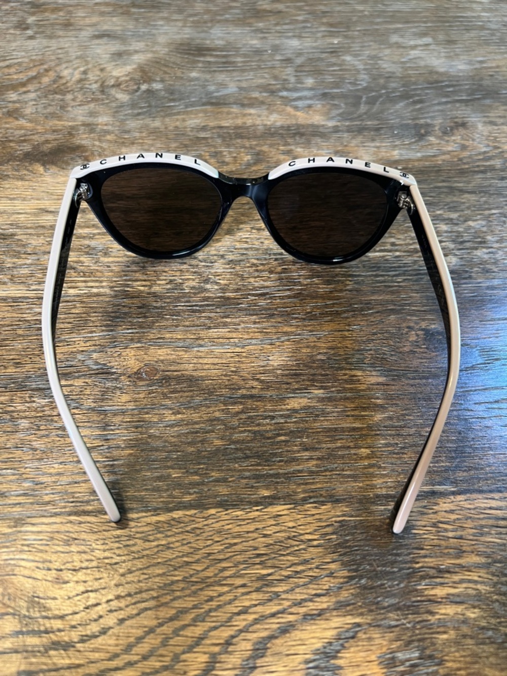 CHANEL Black and Beige Cat-Eye Sunglasses with Logo Trim - Picture 4 of 8